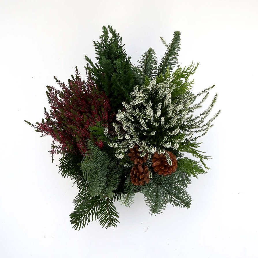 Leiðisskreyting 33 cm með könglum