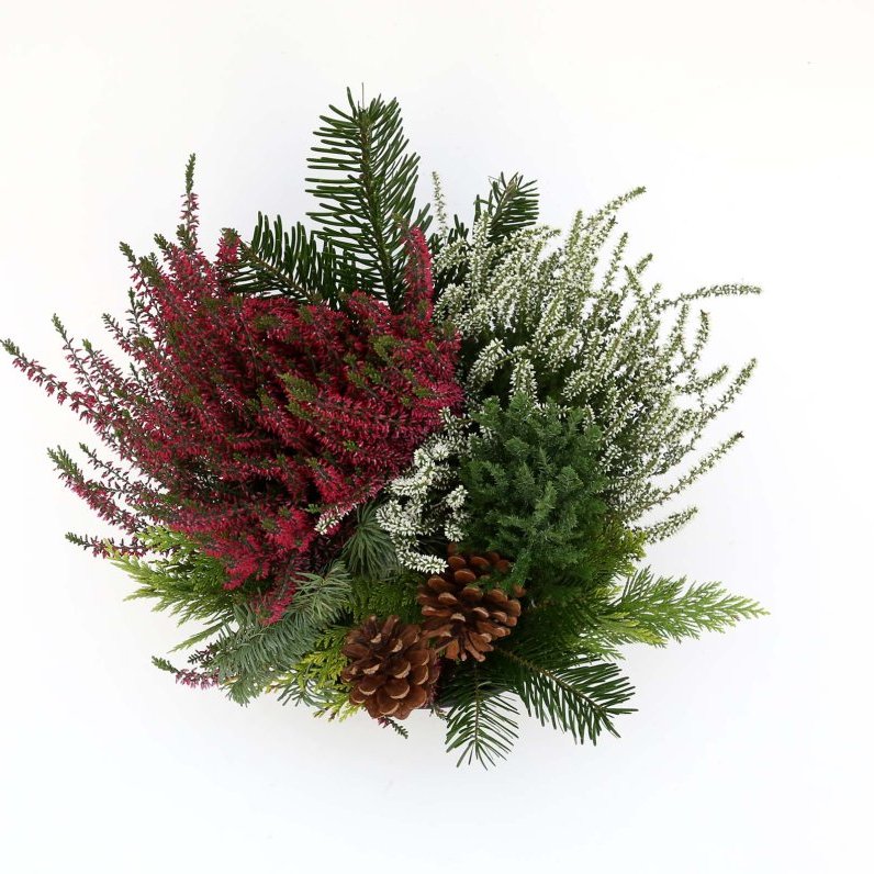 Leiðisskreyting 27cm með könglum