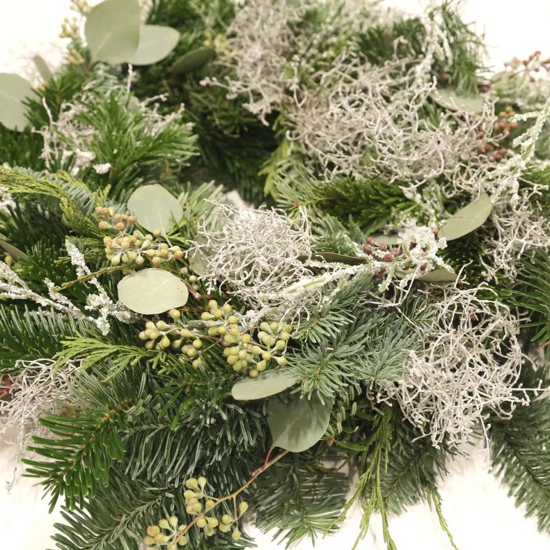 Grenikrans með vírkamb