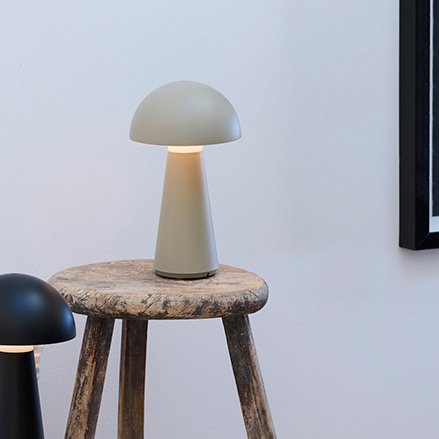 Sam hleðslulampi frá Sirius - grár