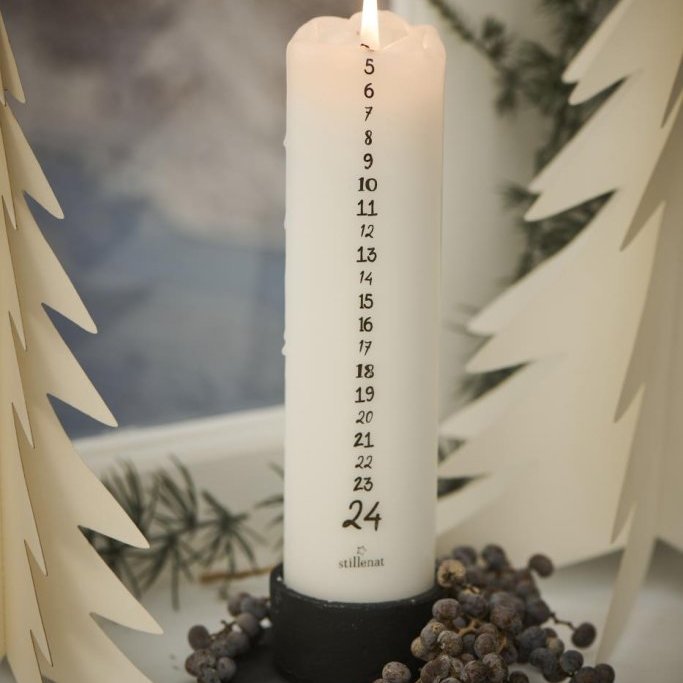 Dagatalskerti með númerum - hvítt