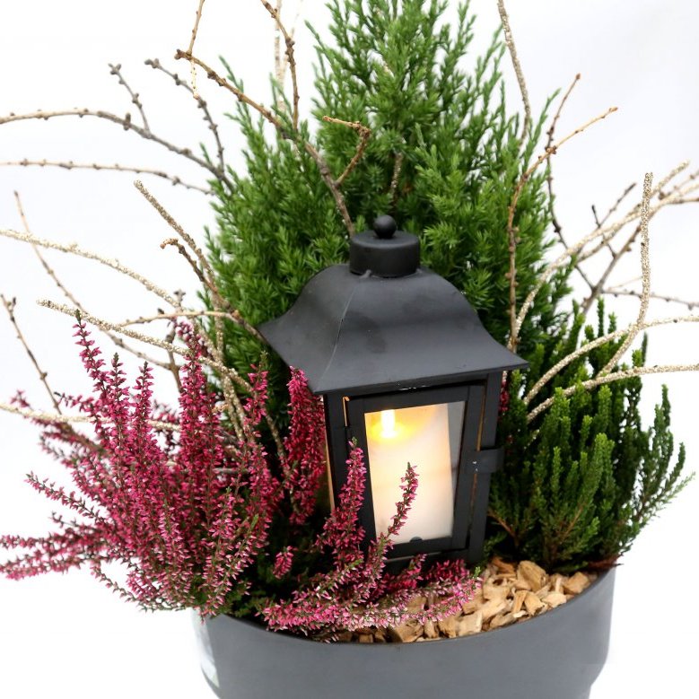 Útiskreyting með lukt