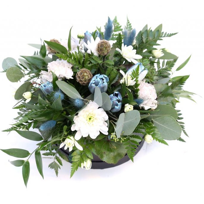 Blómaskreyting með bláum tónum