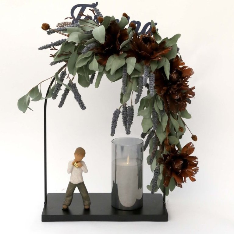 Skreyting með styttu og kerti