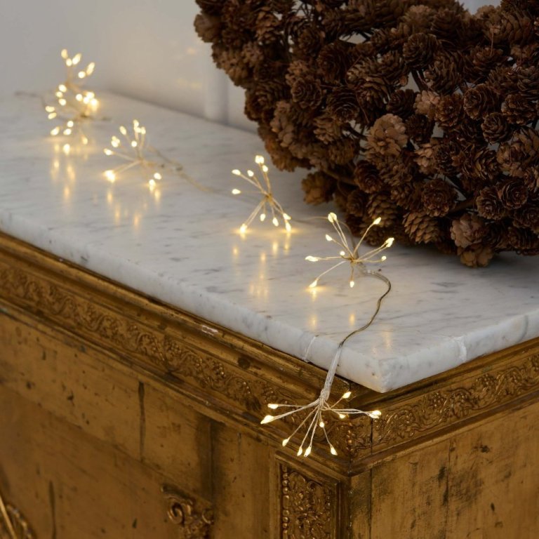 Nova serían ljós, silfur vír - hvít ljós